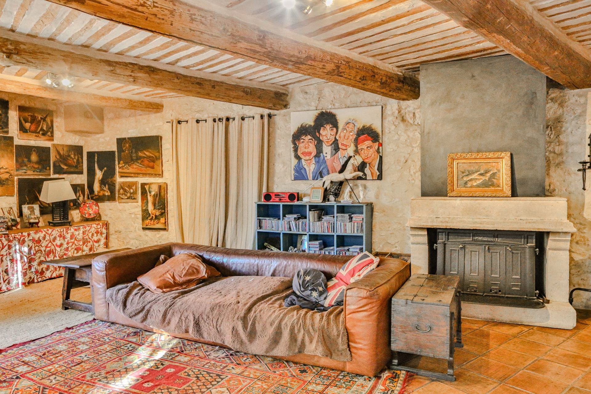 luxury house 8 Rooms for sale on L ISLE SUR LA SORGUE (84800)