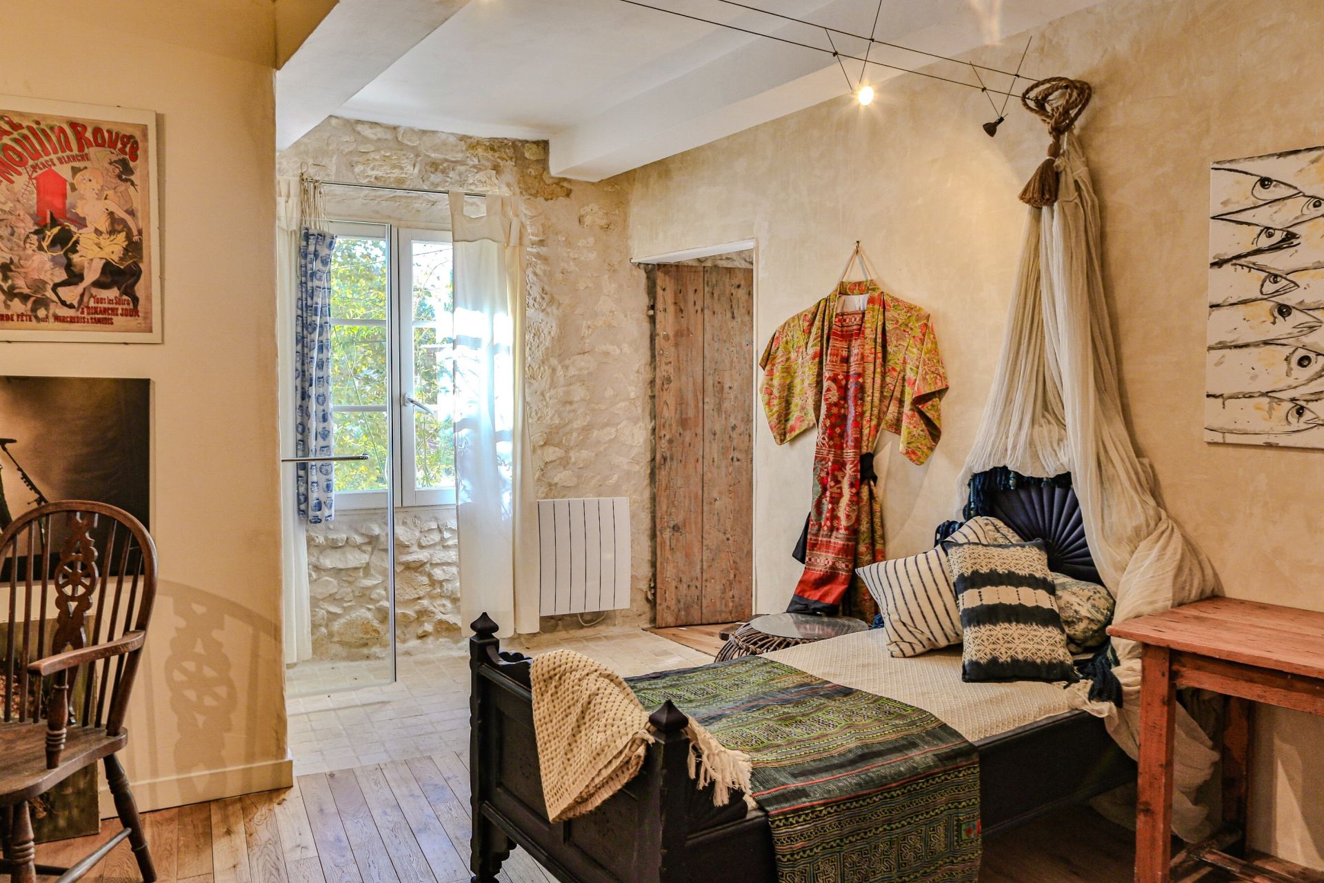 luxury house 8 Rooms for sale on L ISLE SUR LA SORGUE (84800)