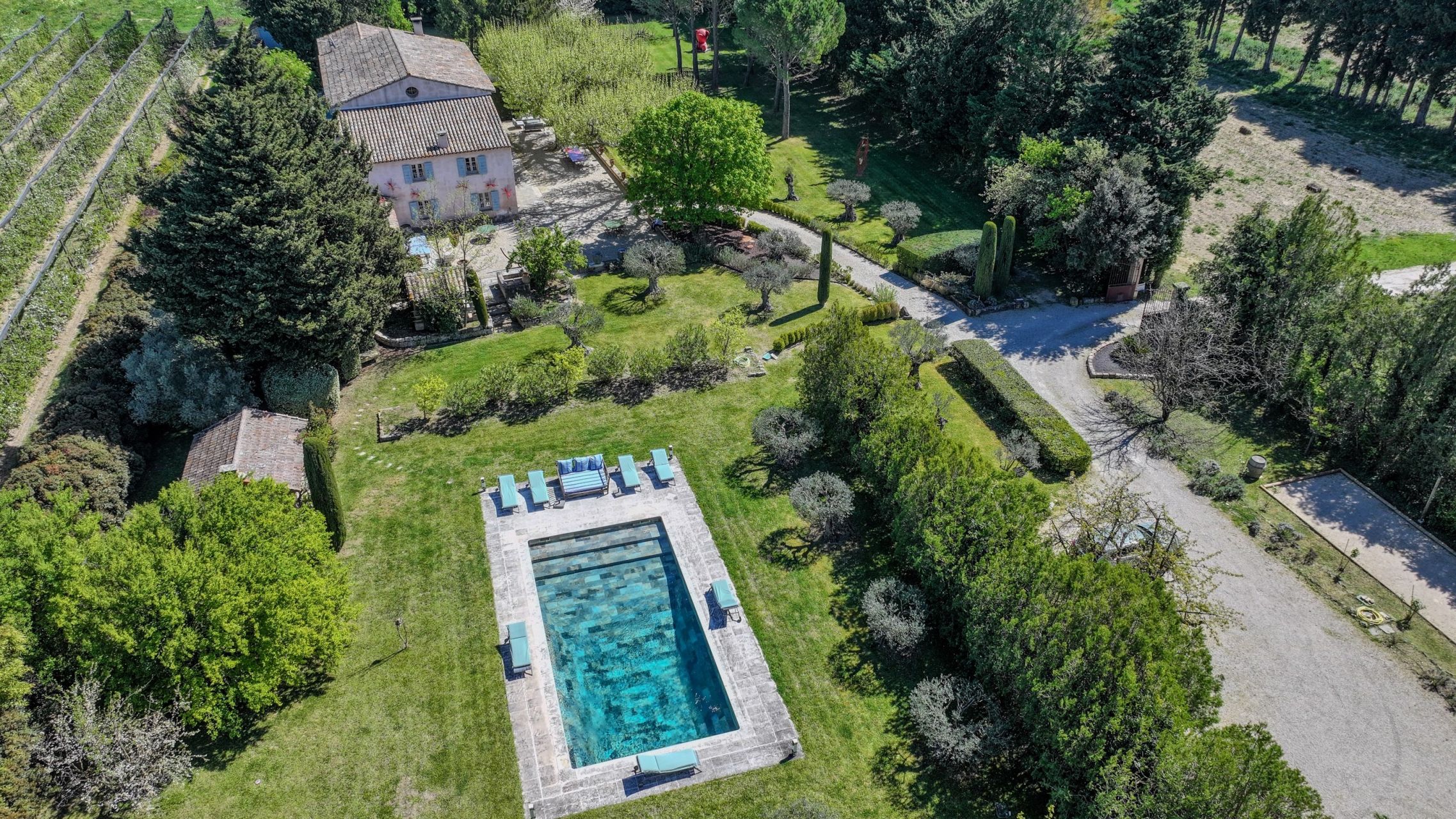 luxury house 15 Rooms for sale on L ISLE SUR LA SORGUE (84800)