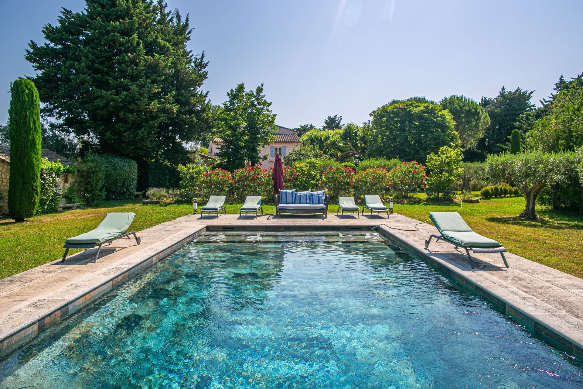 luxury house 15 Rooms for sale on LES VIGNERES (84300)