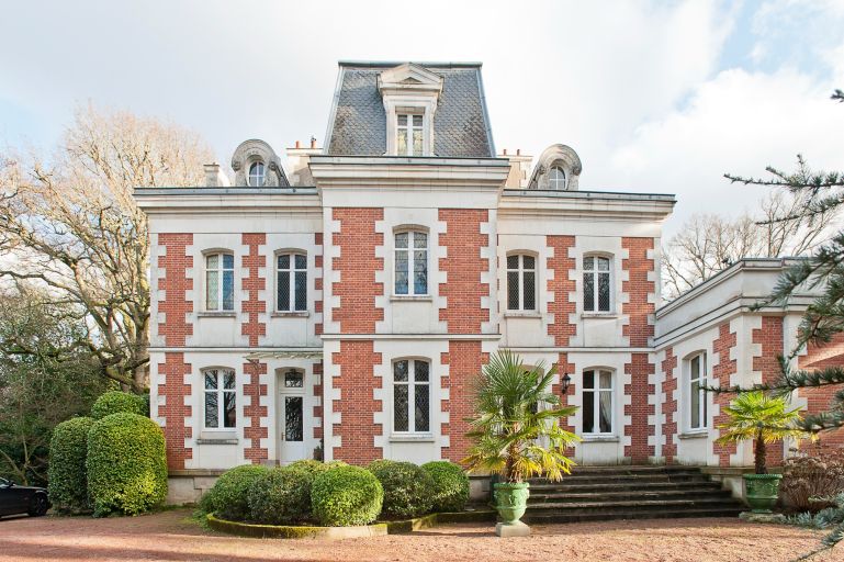 maison de maître 21 Pièces en vente sur LA CHAPELLE SUR ERDRE (44240)
