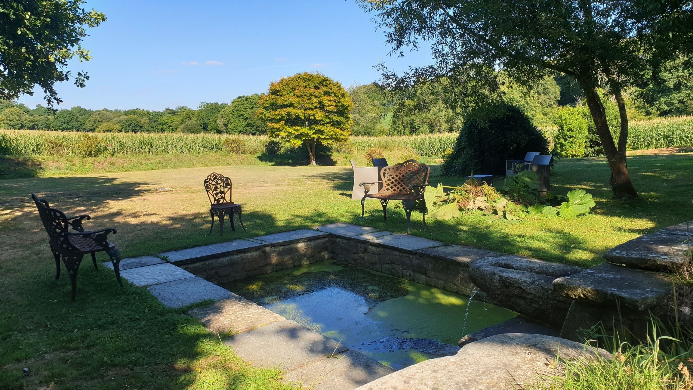 luxury property 21 Rooms for sale on QUIMPER (29000)