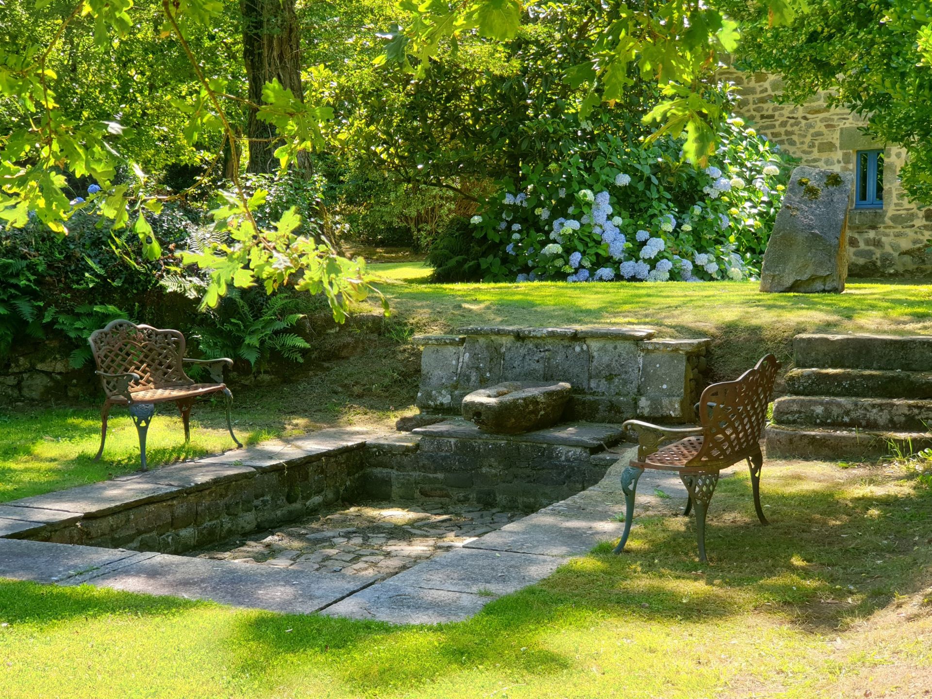 luxury property 21 Rooms for sale on QUIMPER (29000)