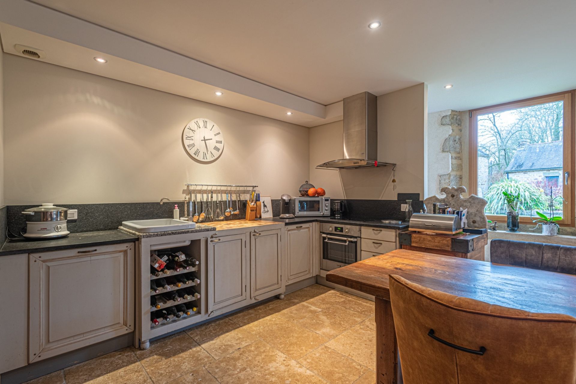 luxury property 21 Rooms for sale on QUIMPER (29000)