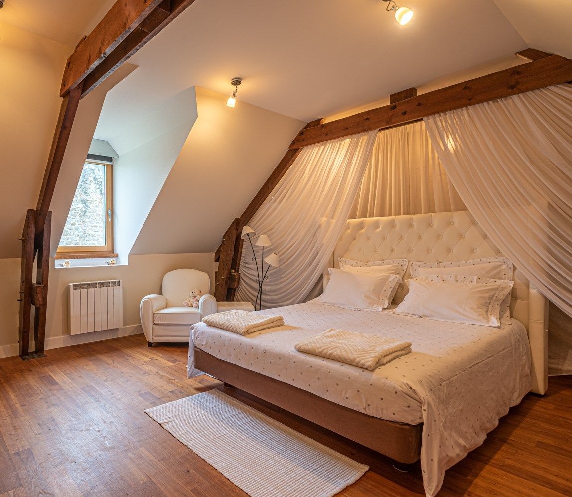 luxury property 21 Rooms for sale on QUIMPER (29000)