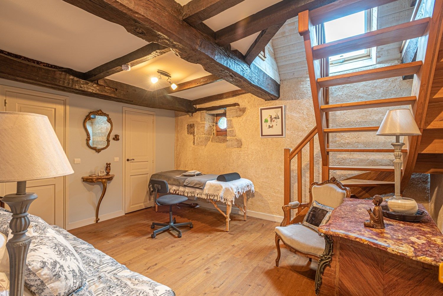 luxury property 21 Rooms for sale on QUIMPER (29000)