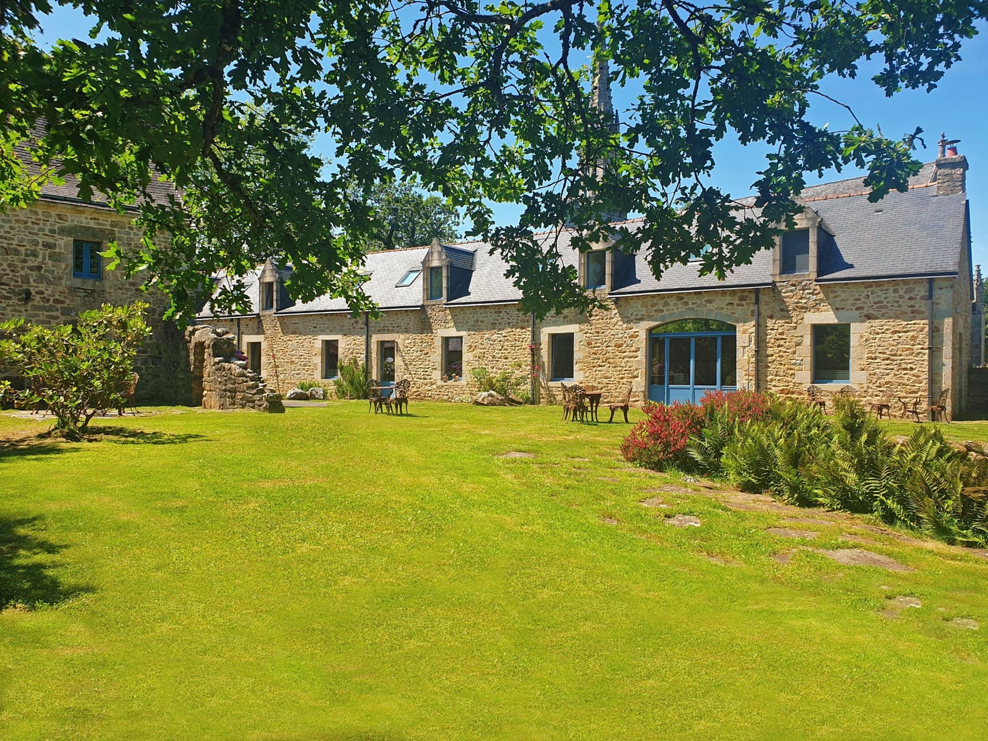 luxury property 21 Rooms for sale on QUIMPER (29000)