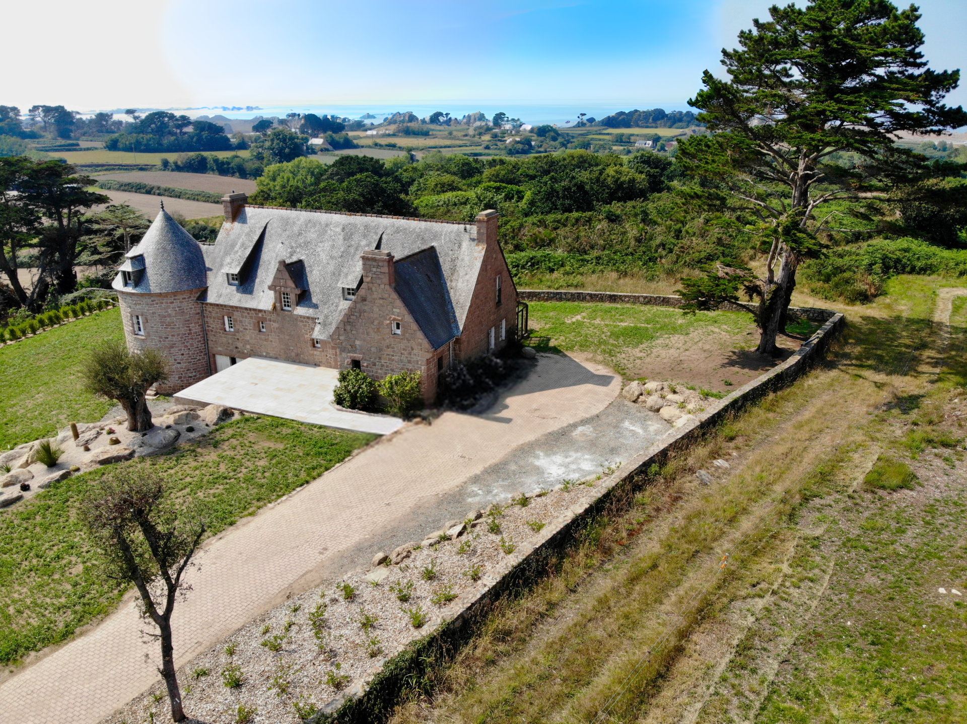 luxury house 15 Rooms for sale on PLOUGRESCANT (22820)