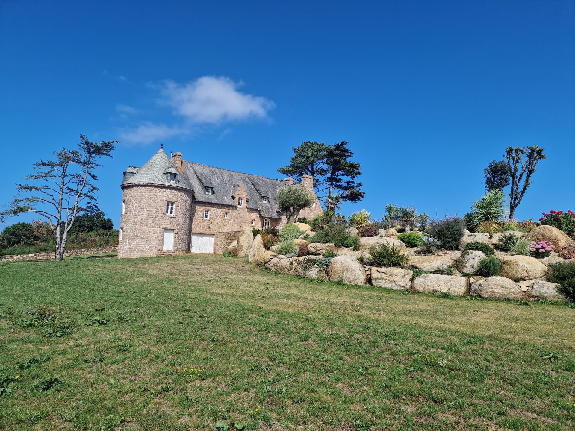 luxury house 15 Rooms for sale on PLOUGRESCANT (22820)