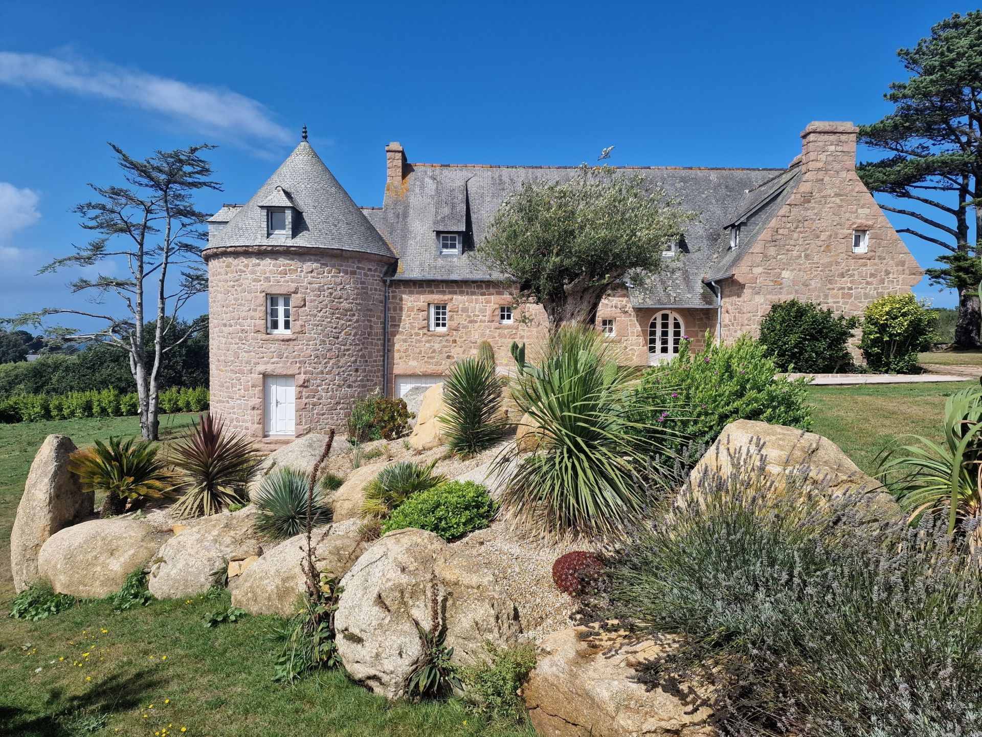 luxury house 15 Rooms for sale on PLOUGRESCANT (22820)