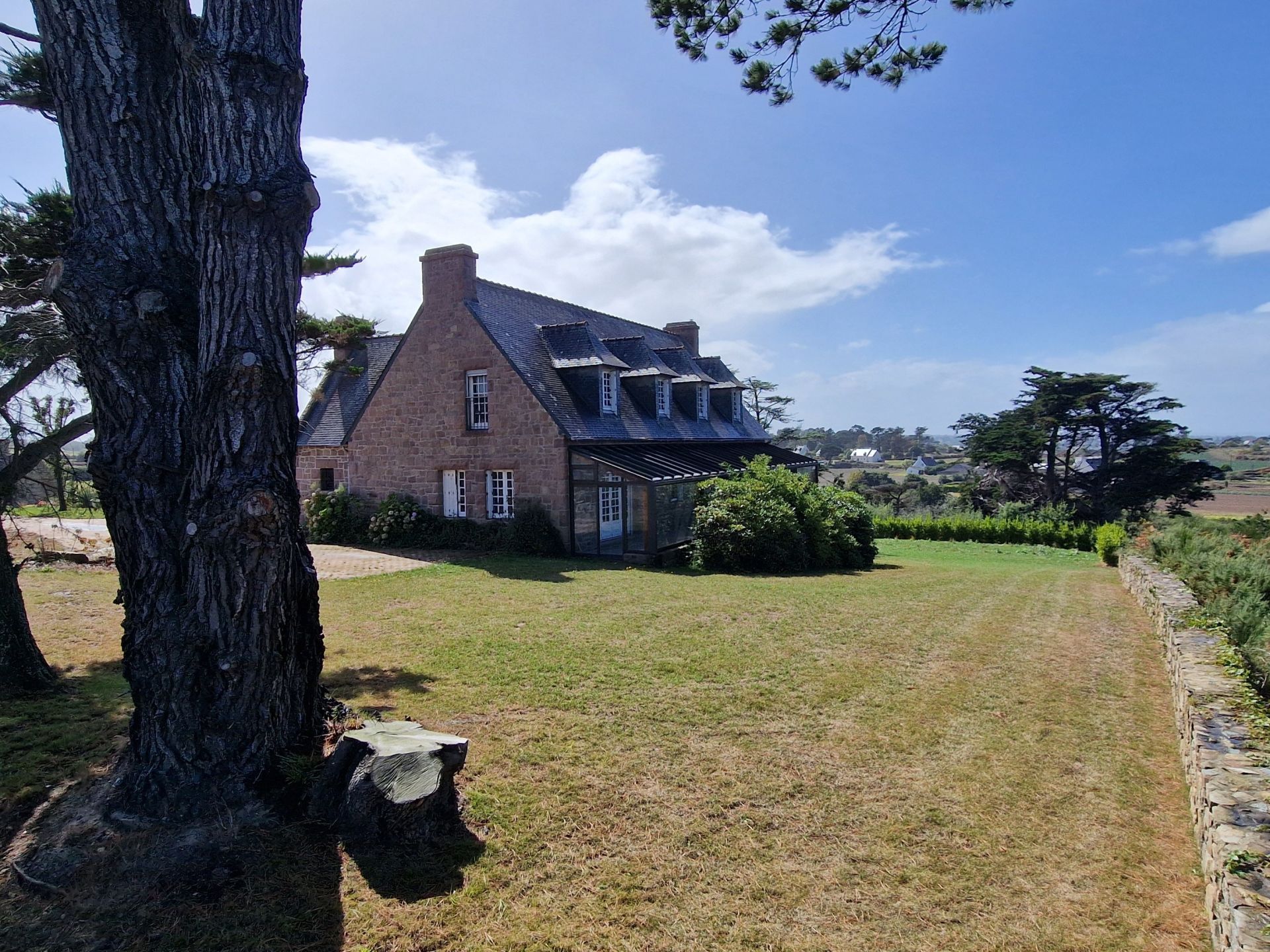 luxury house 15 Rooms for sale on PLOUGRESCANT (22820)