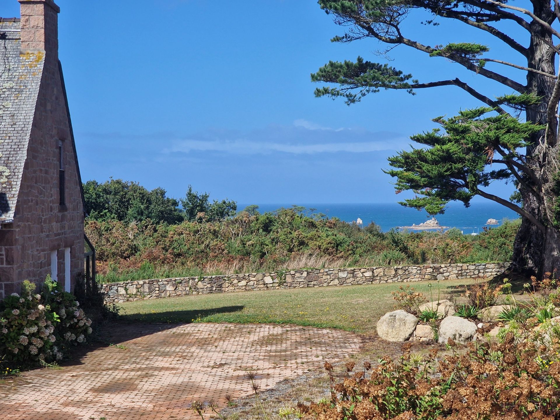 luxury house 15 Rooms for sale on PLOUGRESCANT (22820)