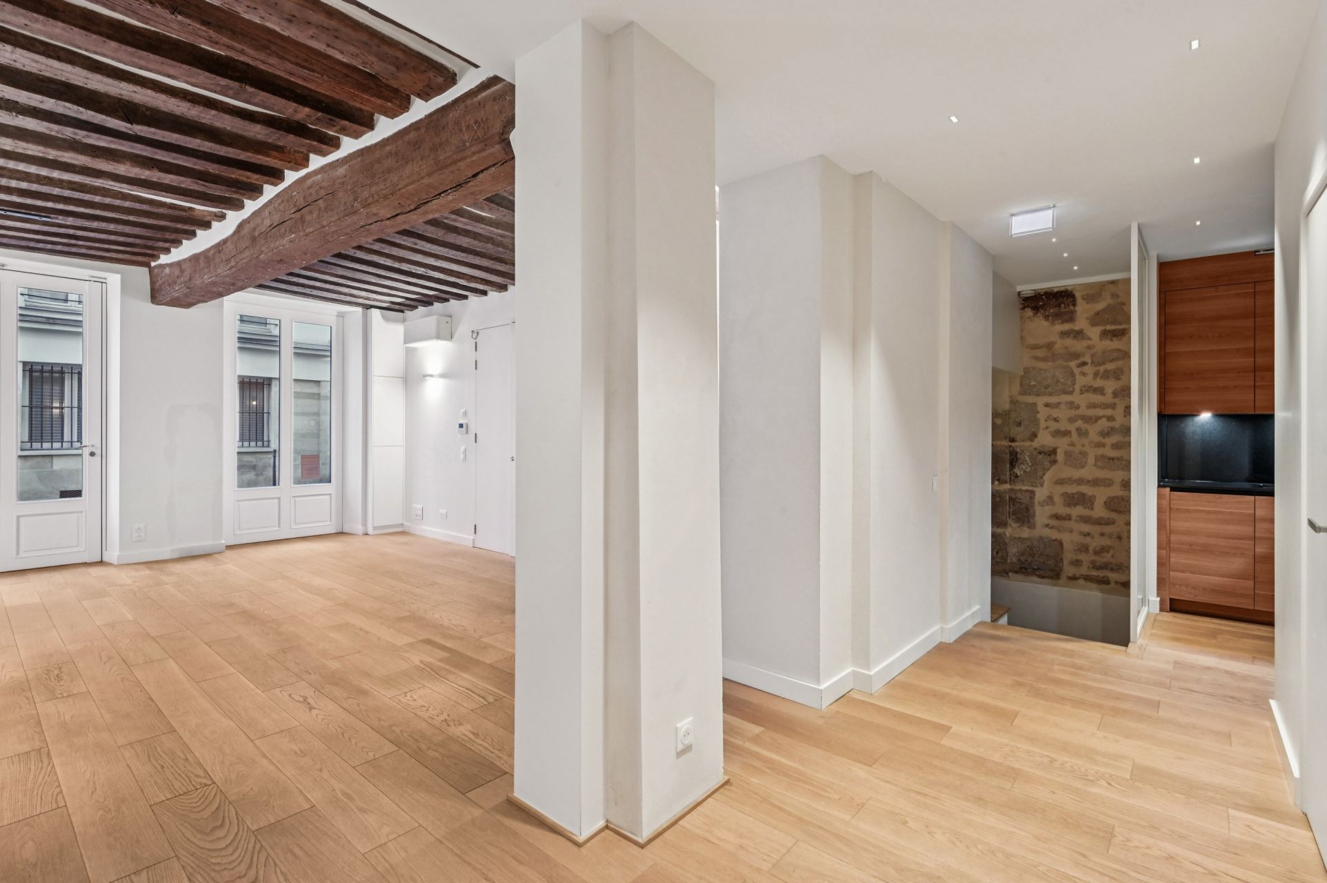 building for sale on PARIS (75003)