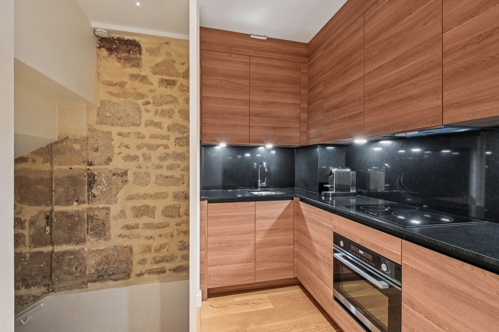 building for sale on PARIS (75003)