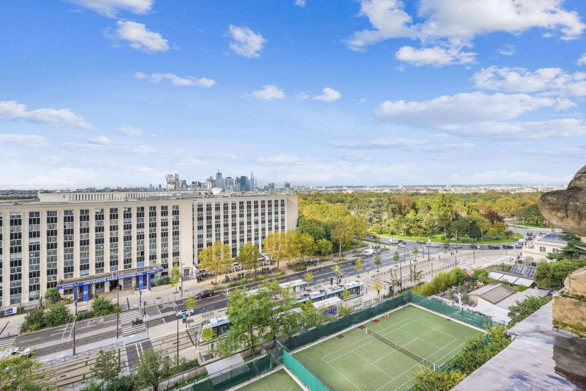 luxury apartment 3 Rooms for sale on PARIS (75116)