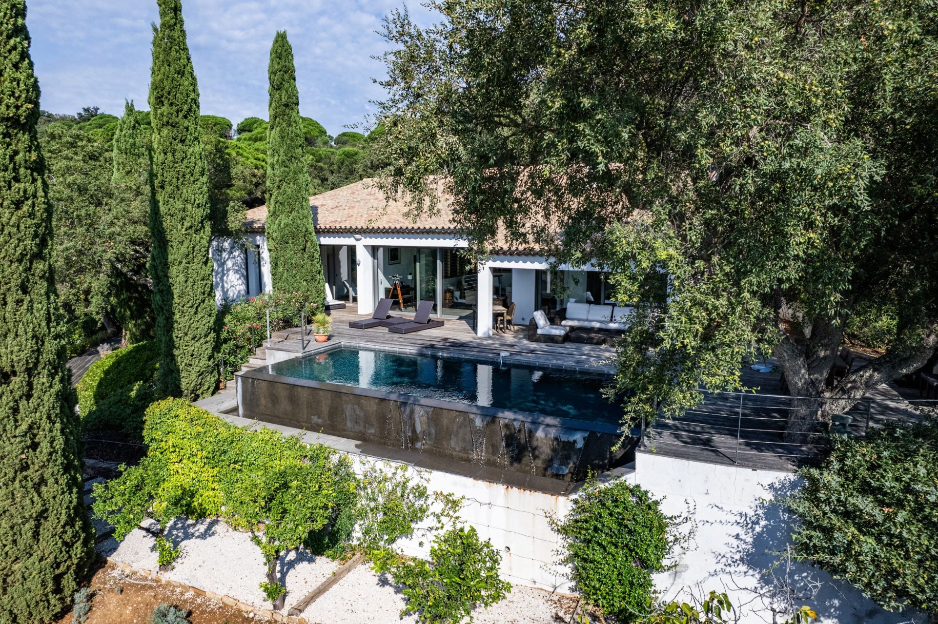 contemporary house 9 Rooms for sale on LA CROIX VALMER (83420)