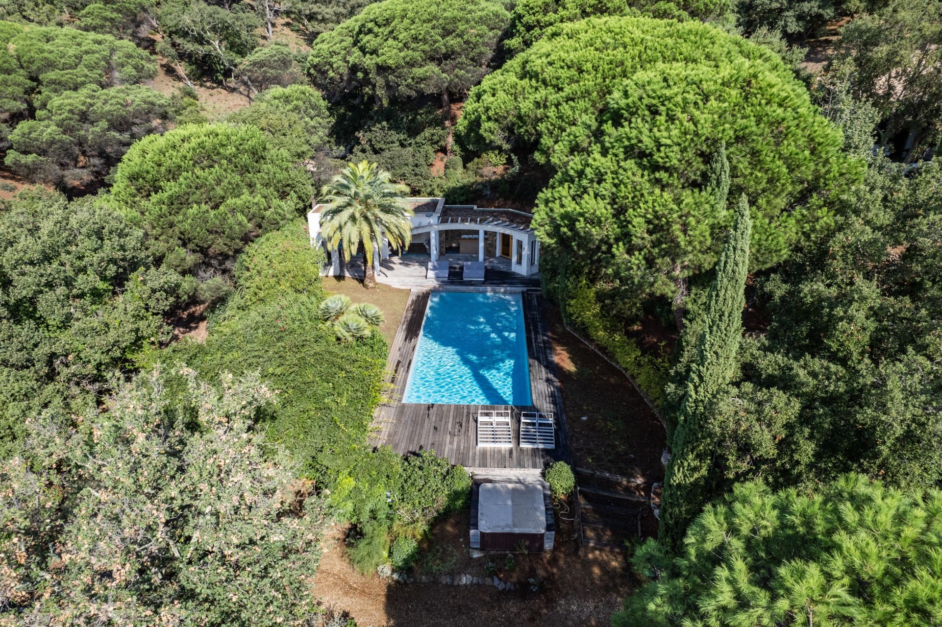 contemporary house 9 Rooms for sale on LA CROIX VALMER (83420)