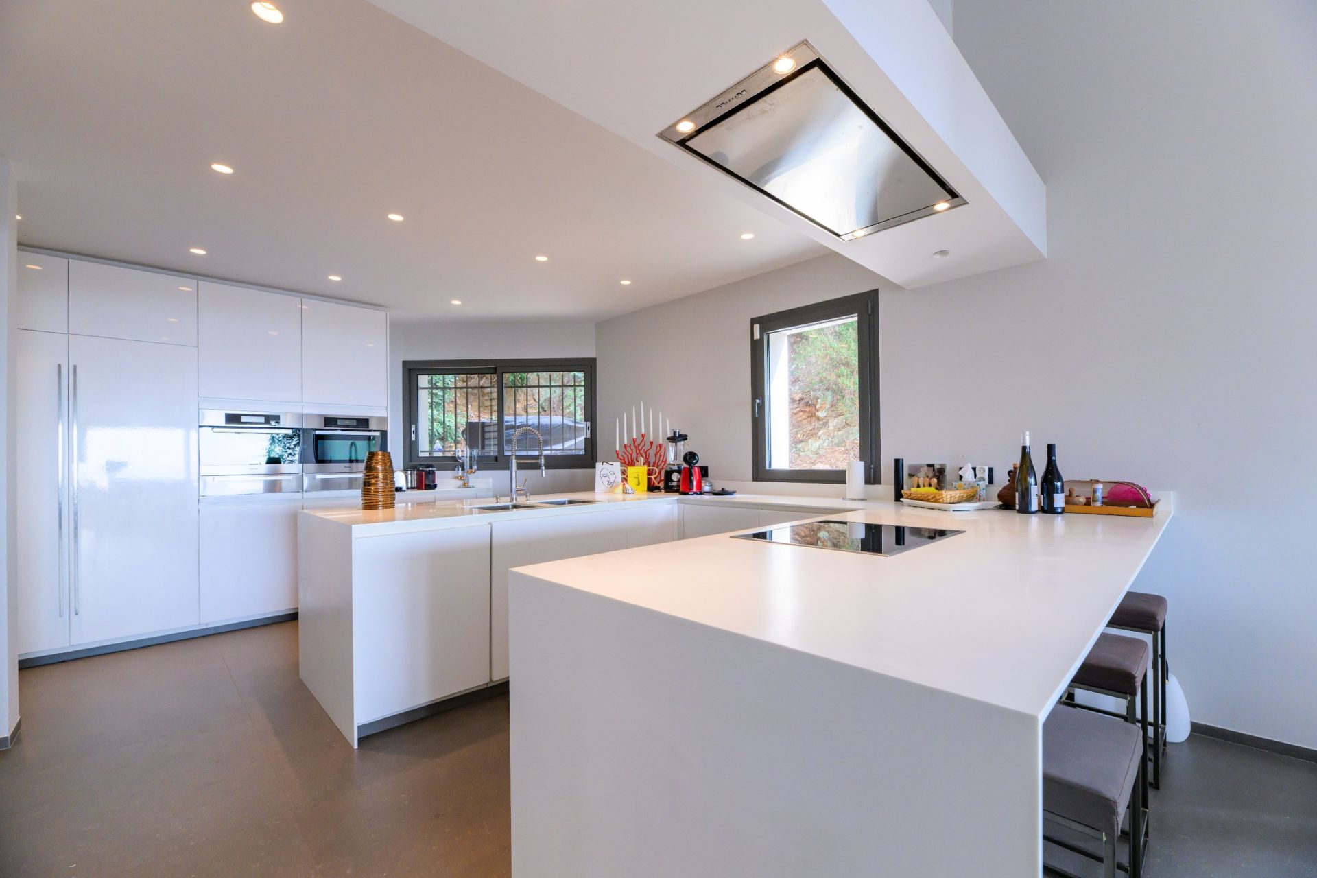 contemporary house 9 Rooms for sale on LA CROIX VALMER (83420)