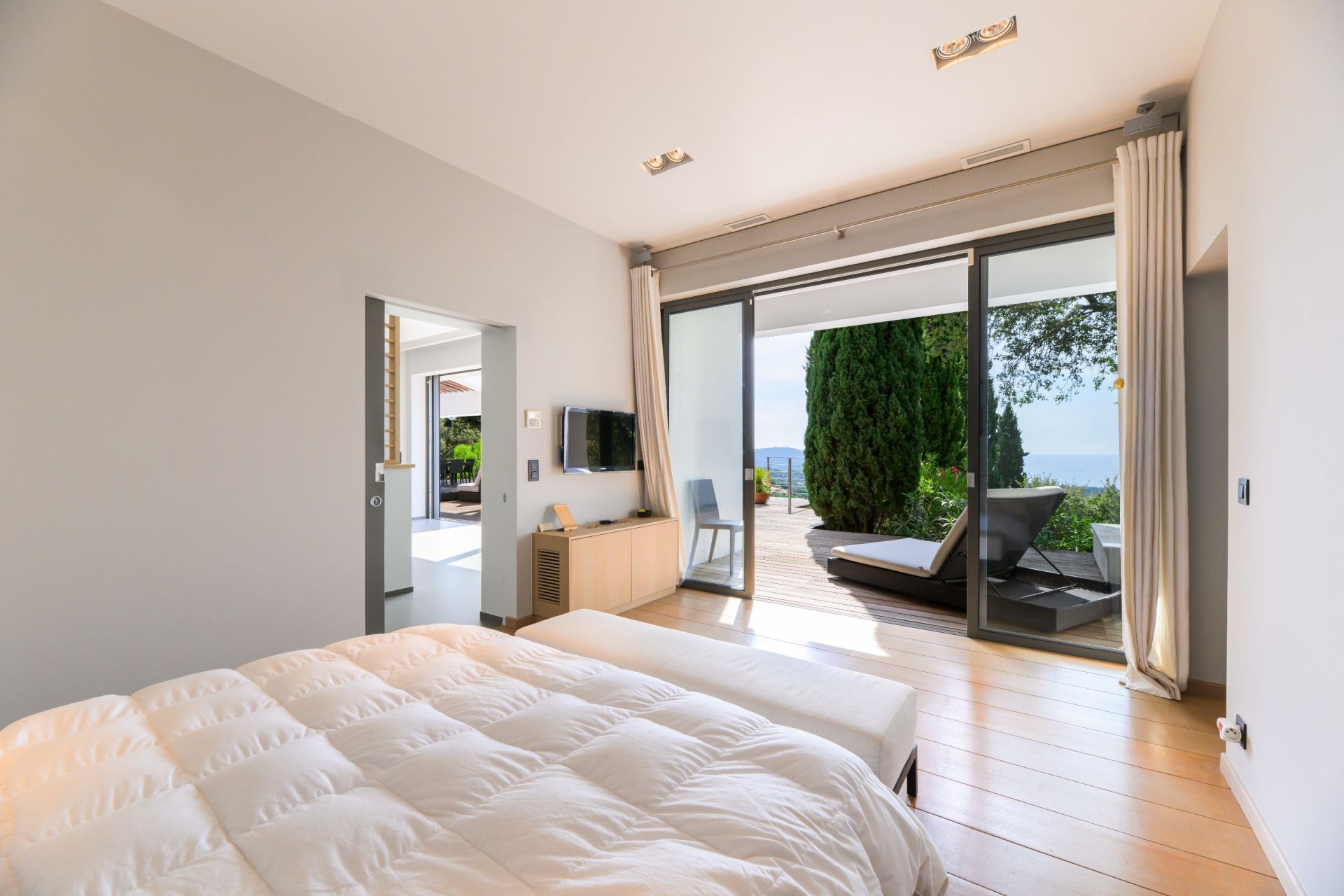 contemporary house 9 Rooms for sale on LA CROIX VALMER (83420)