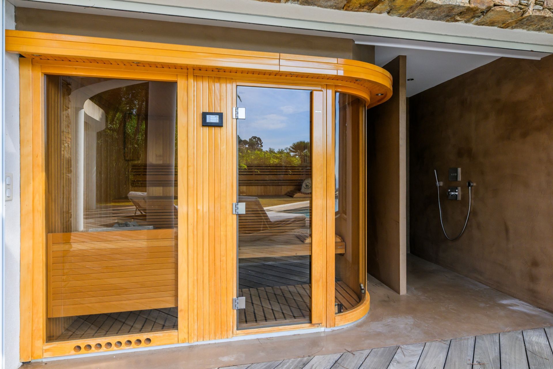 contemporary house 9 Rooms for sale on LA CROIX VALMER (83420)