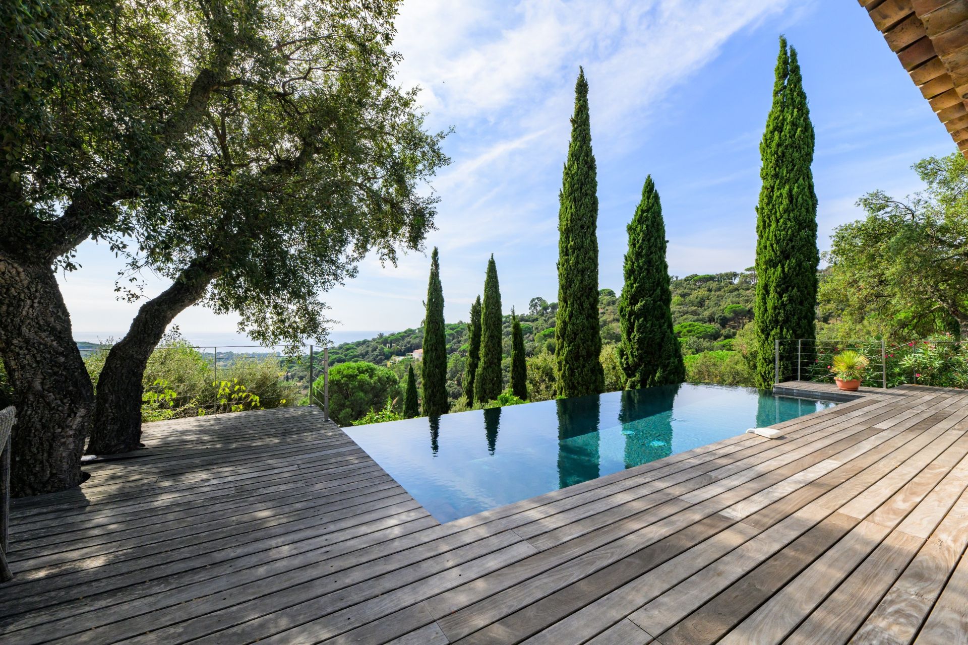 contemporary house 9 Rooms for sale on LA CROIX VALMER (83420)