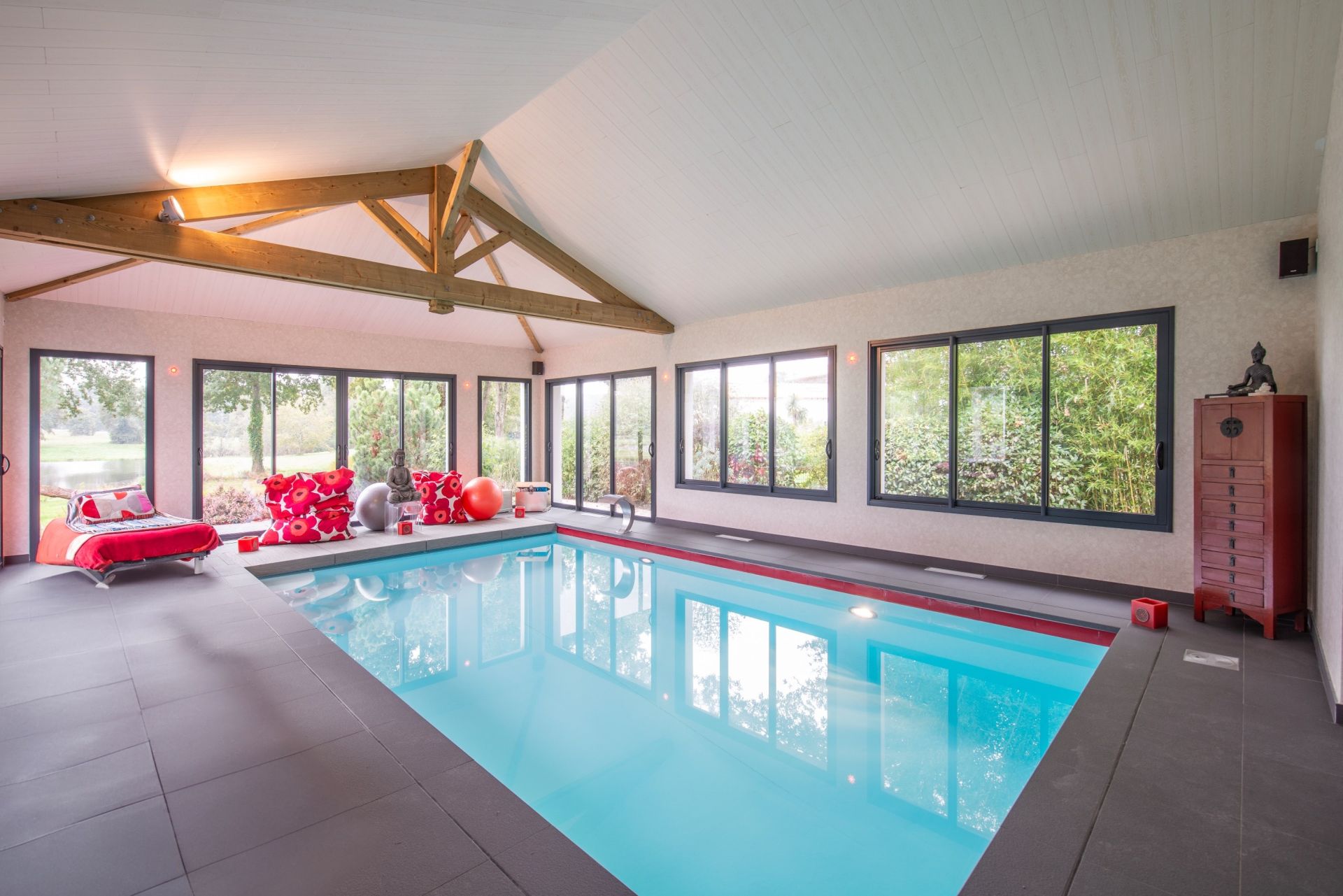 contemporary house 7 Rooms for sale on NESMY (85310)