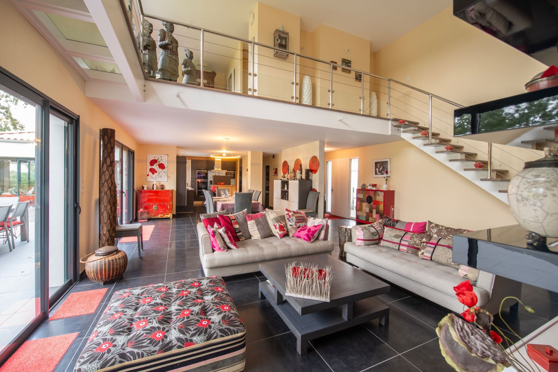 contemporary house 7 Rooms for sale on NESMY (85310)