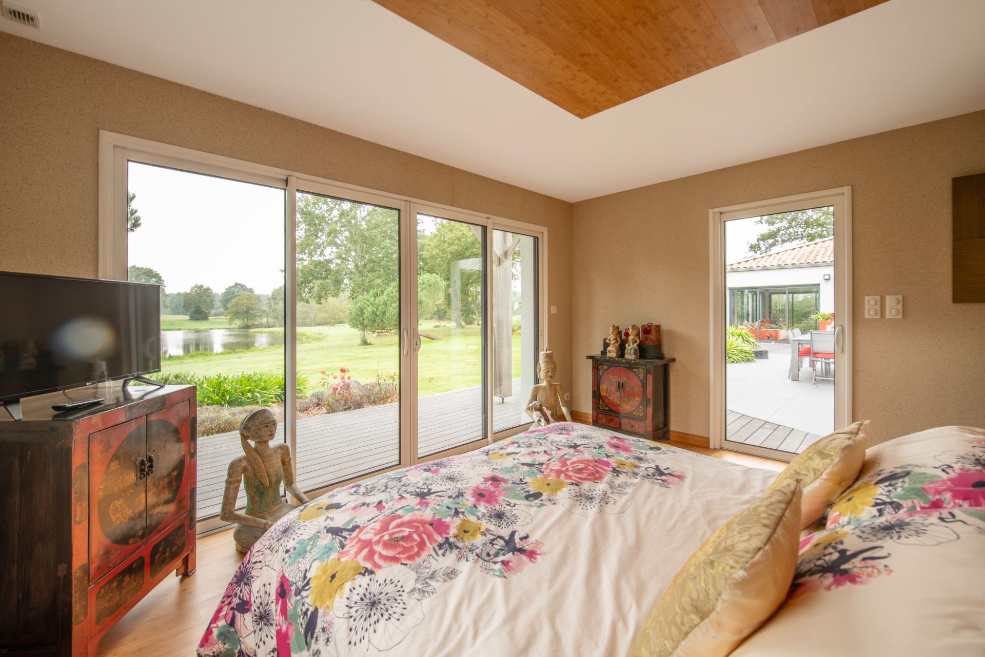 contemporary house 7 Rooms for sale on NESMY (85310)