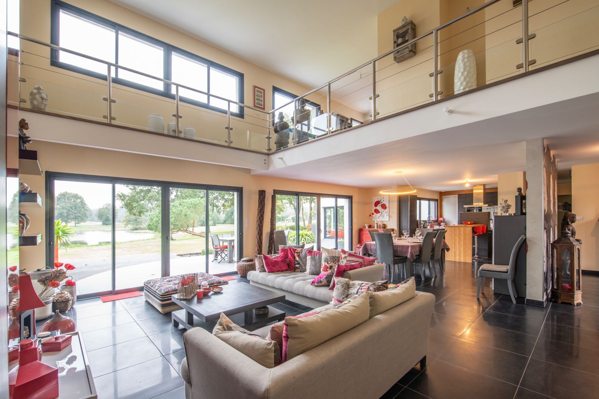 contemporary house 7 Rooms for sale on NESMY (85310)