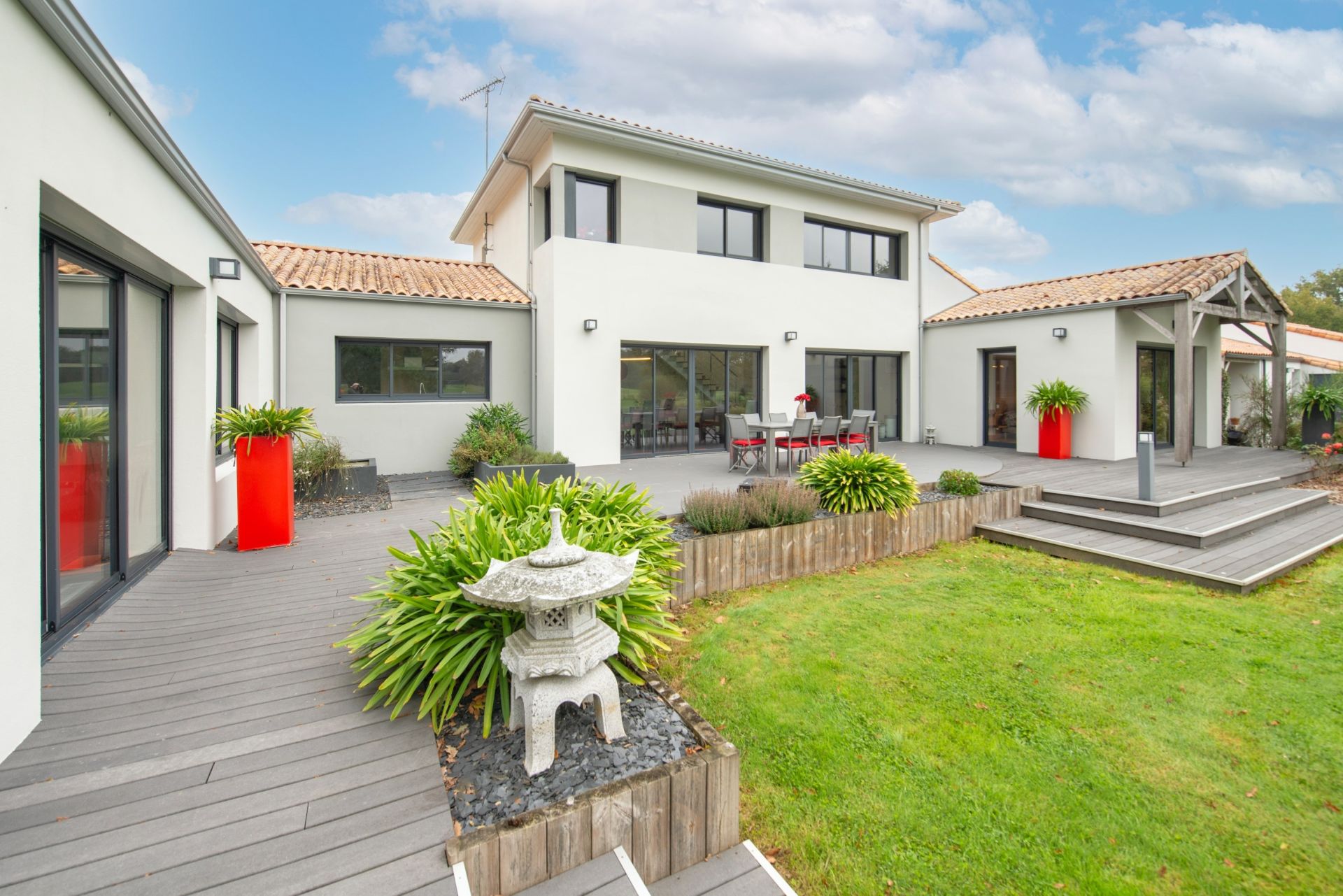 contemporary house 7 Rooms for sale on NESMY (85310)
