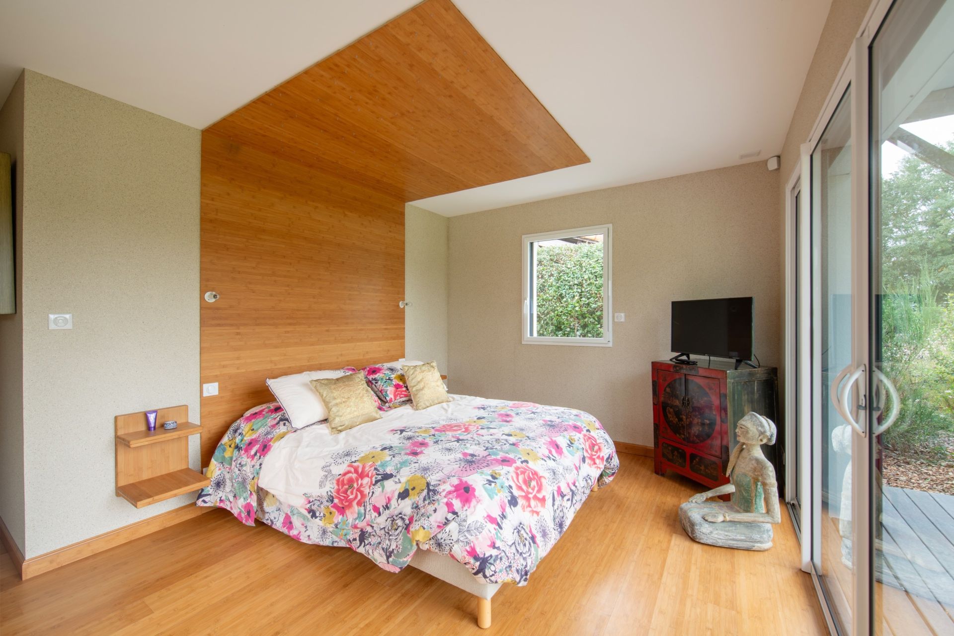 contemporary house 7 Rooms for sale on NESMY (85310)