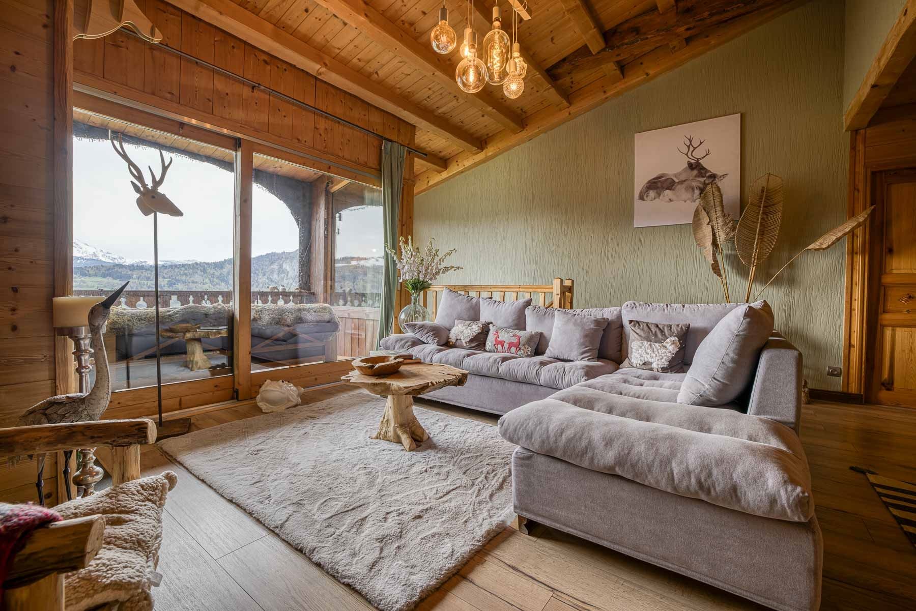 luxury house 9 Rooms for sale on TANINGES (74440)