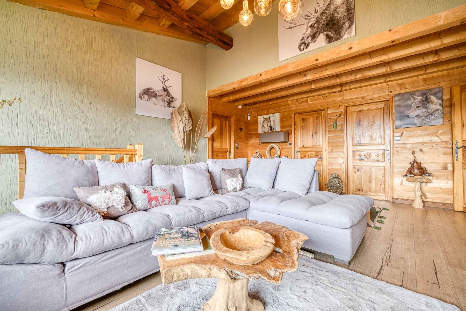 luxury house 9 Rooms for sale on TANINGES (74440)