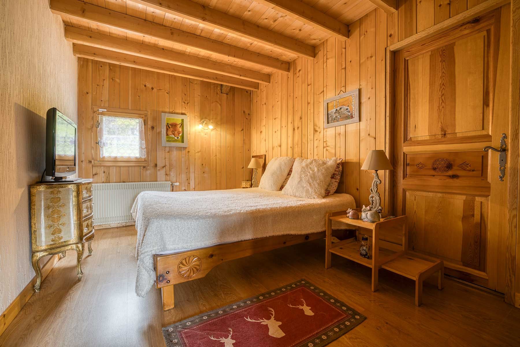 luxury house 9 Rooms for sale on TANINGES (74440)