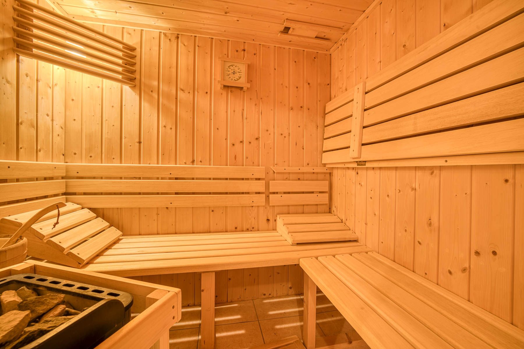 luxury house 9 Rooms for sale on TANINGES (74440)