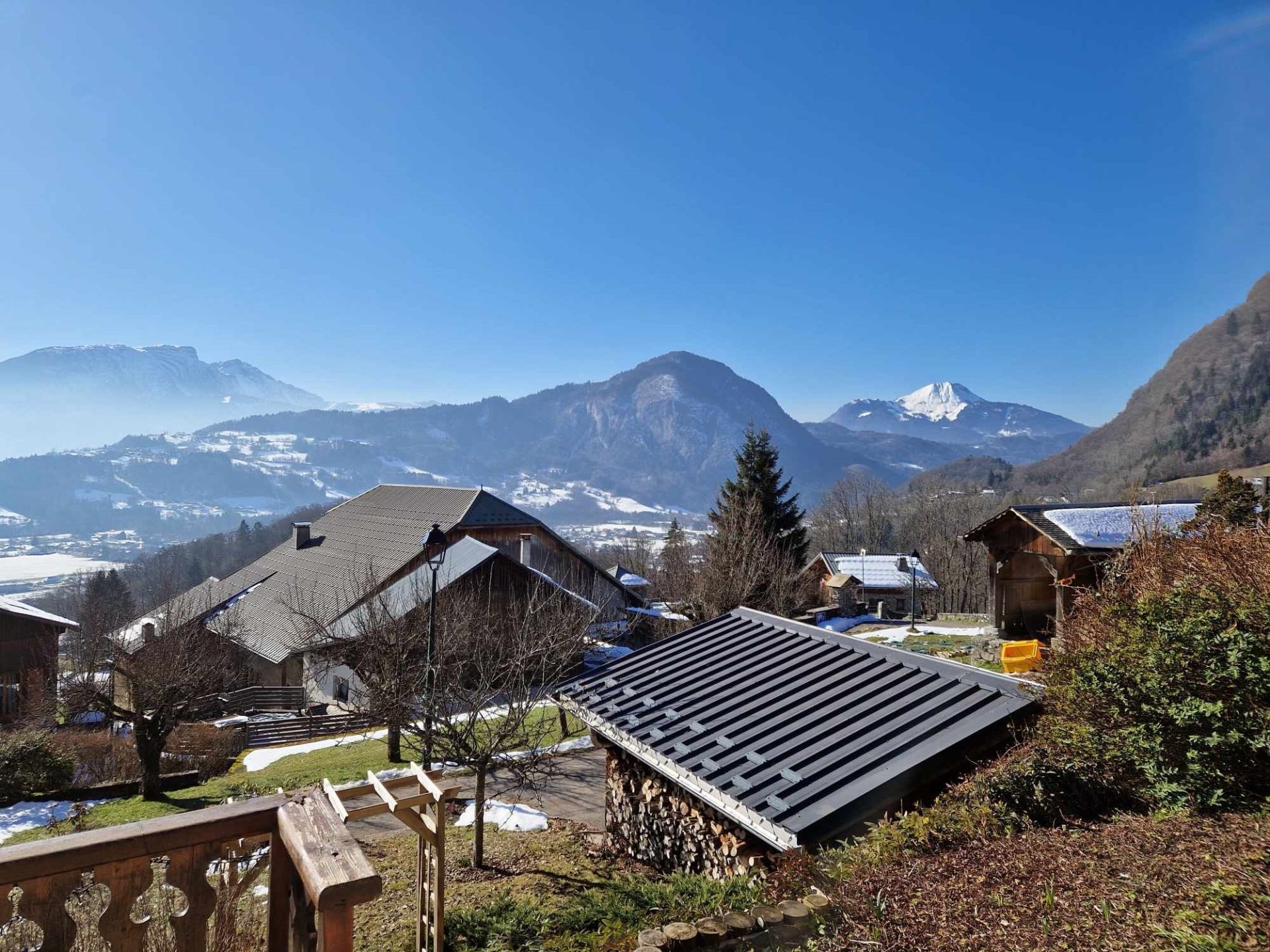 luxury house 9 Rooms for sale on TANINGES (74440)