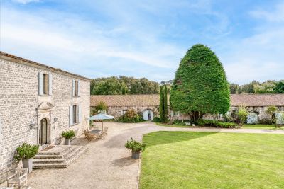 Sale Castle Chaillevette 32 Rooms 666 m²