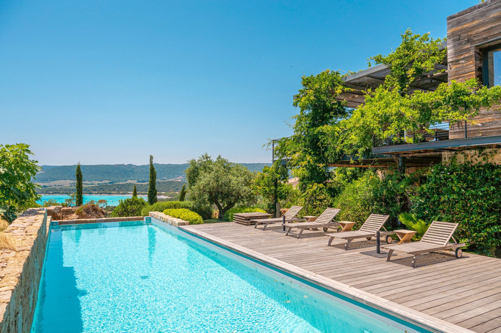 villa de luxe 14 Pièces en location saisonnière sur PORTO VECCHIO (20137)