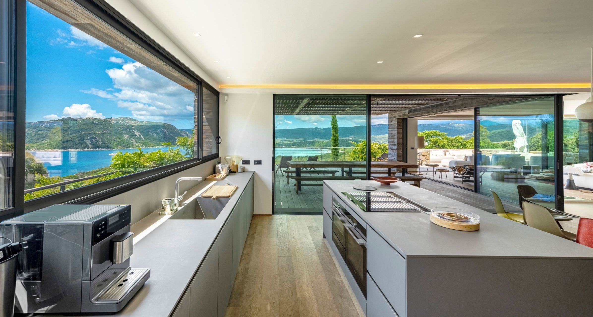 villa de luxe 14 Pièces en location saisonnière sur PORTO VECCHIO (20137)