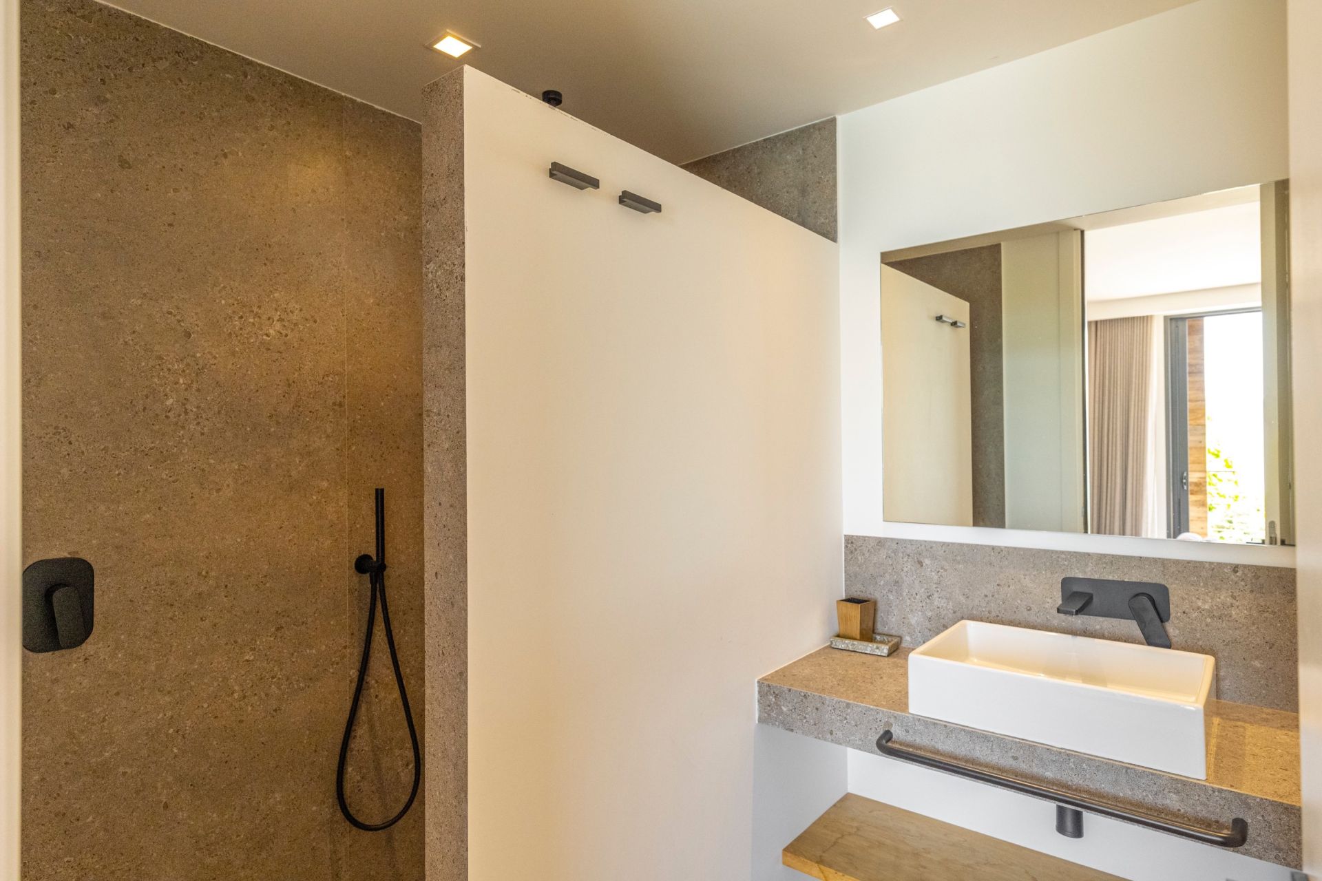 luxury villa 14 Rooms for seasonal rent on PORTO VECCHIO (20137)