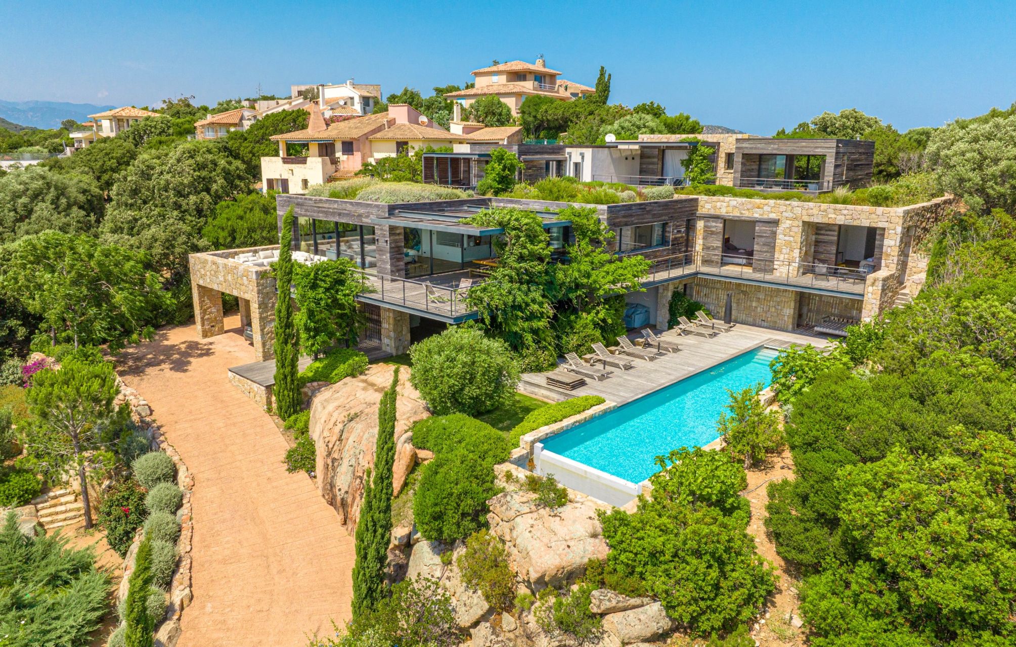 villa de luxe 14 Pièces en location saisonnière sur PORTO VECCHIO (20137)