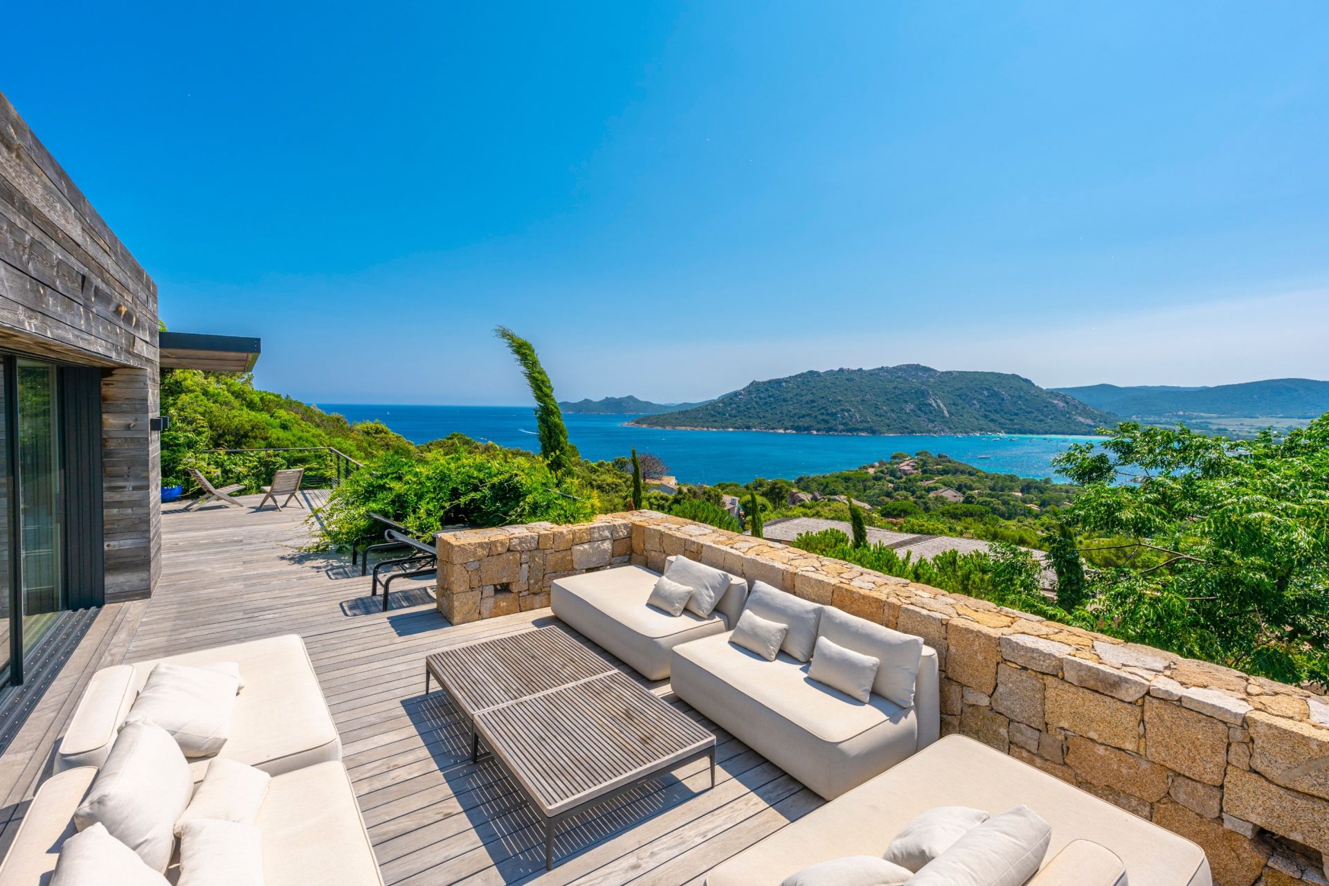 villa de luxe 14 Pièces en location saisonnière sur PORTO VECCHIO (20137)