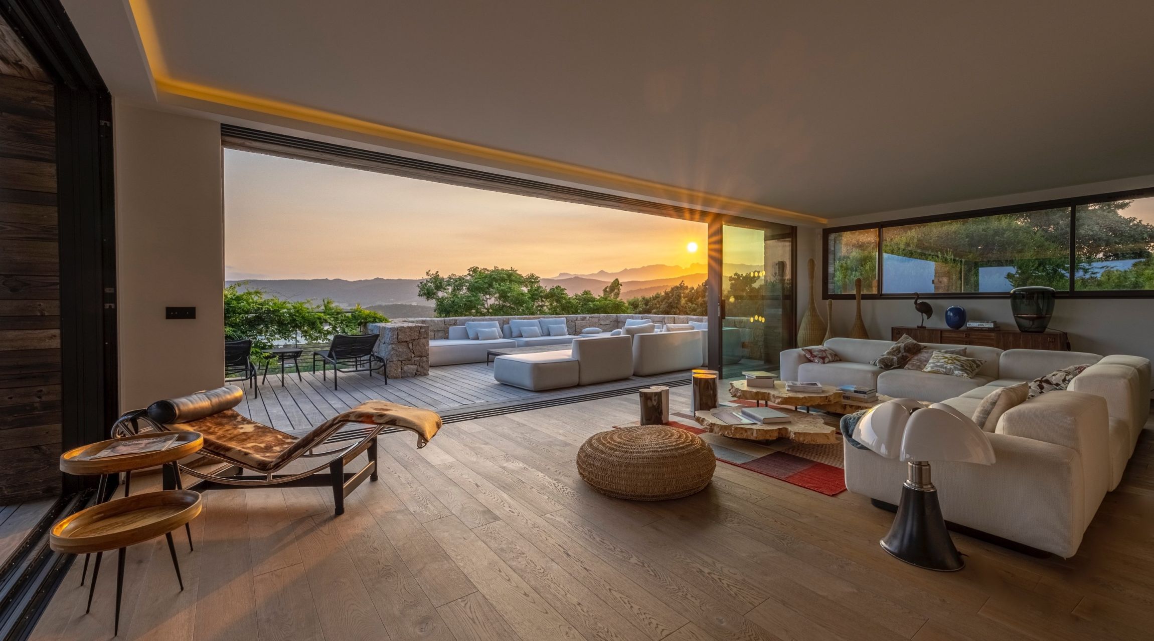 luxury villa 14 Rooms for seasonal rent on PORTO VECCHIO (20137)