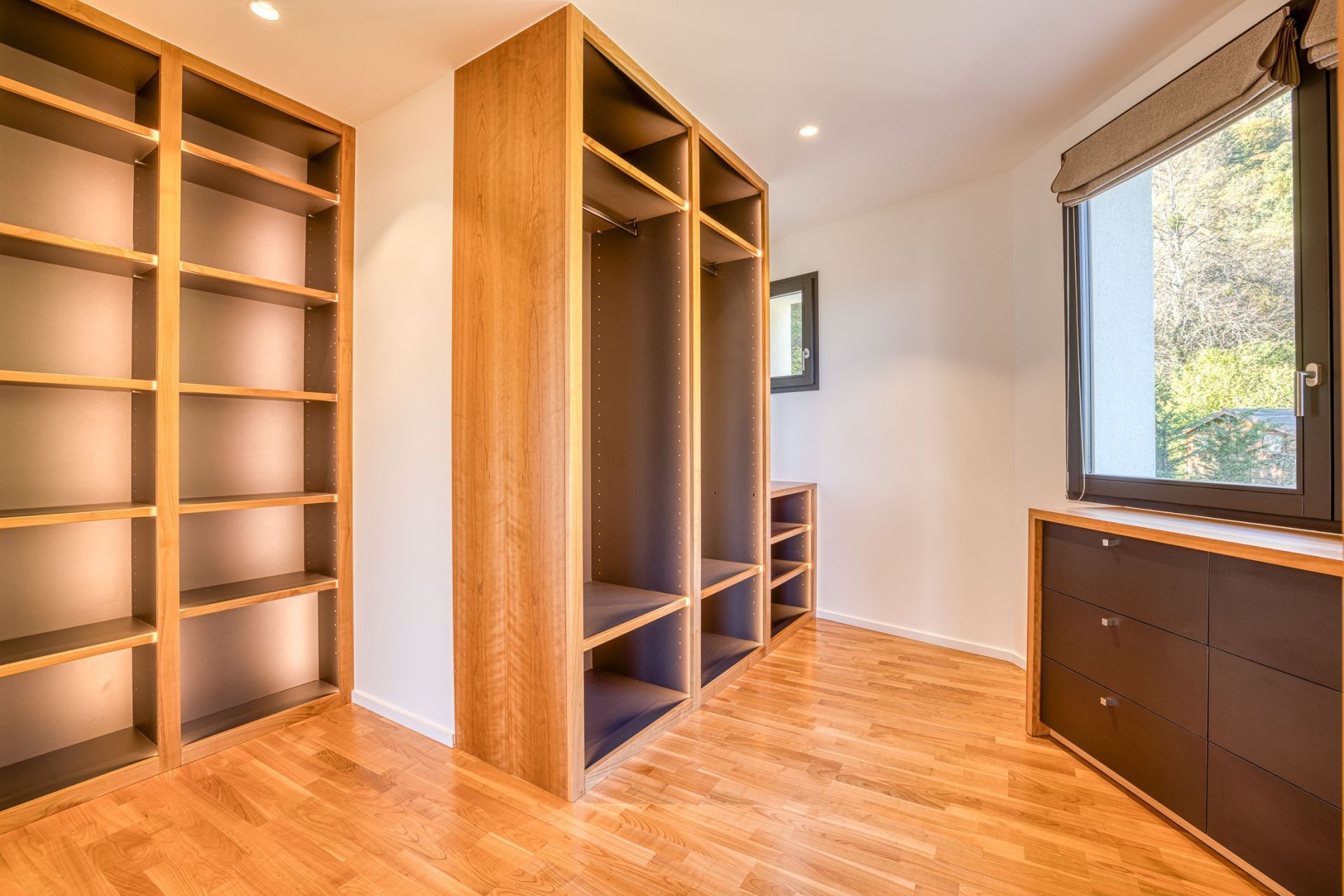 luxury house 8 Rooms for sale on SEVRIER (74320)