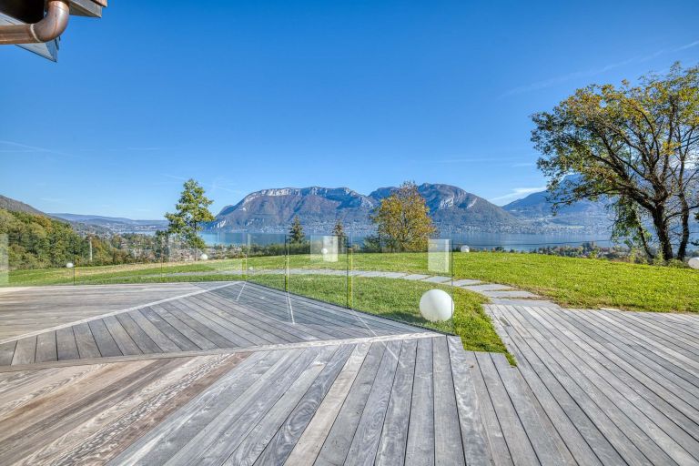 luxury house 8 Rooms for sale on SEVRIER (74320)