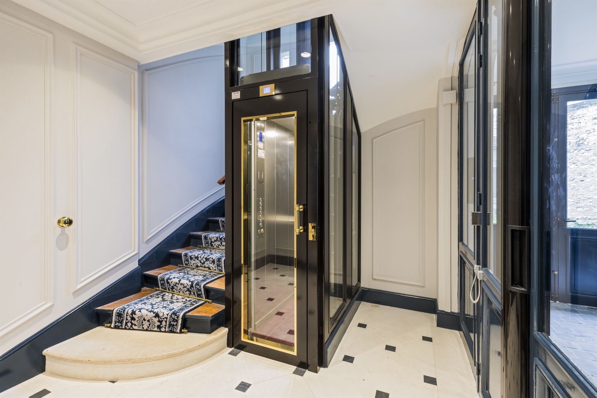 luxury apartment 5 Rooms for seasonal rent on PARIS (75007)