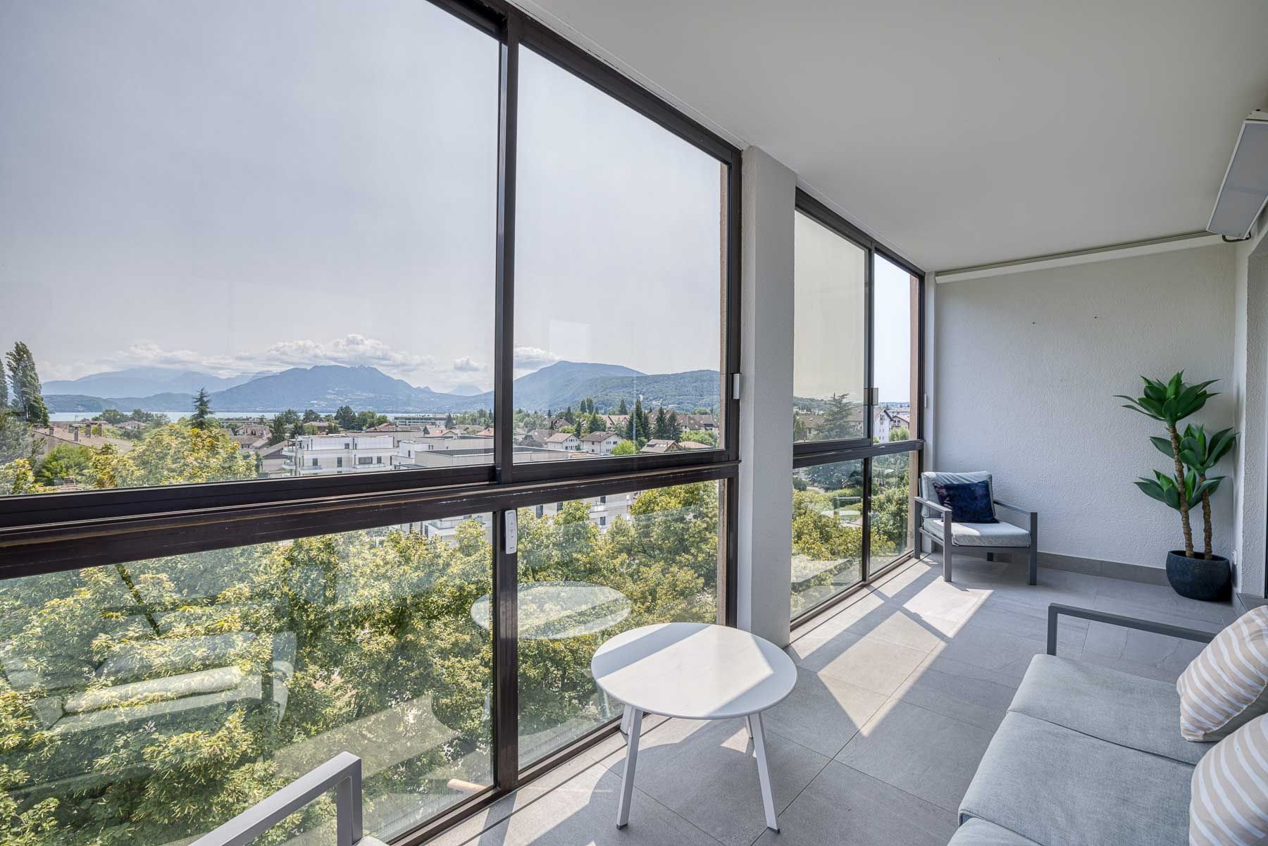 luxury apartment 4 Rooms for sale on ANNECY LE VIEUX (74940)