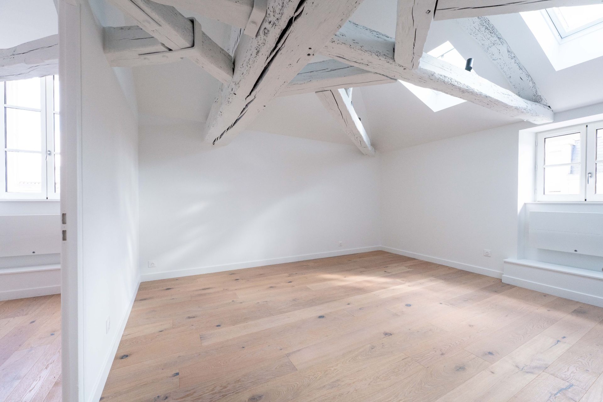 building for sale on LA ROCHELLE (17000)