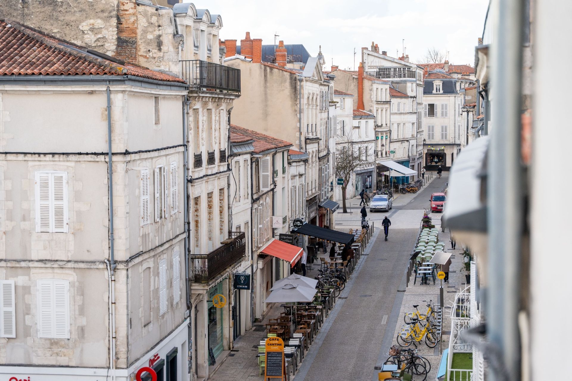 building for sale on LA ROCHELLE (17000)