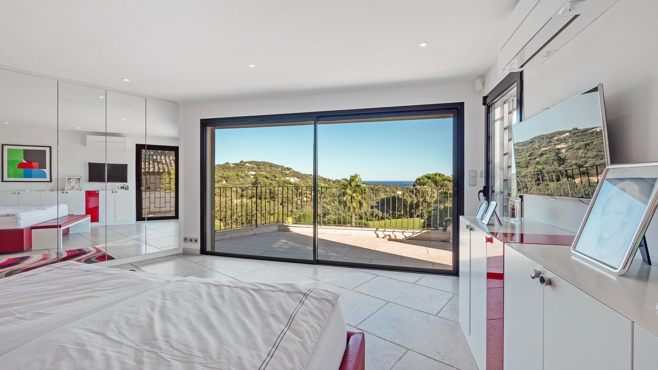 contemporary house 8 Rooms for sale on GRIMAUD (83310)